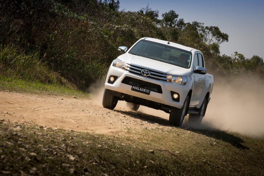  Toyota Hilux SRV Double Cab 2016 года  (LA) (фото 18 из 20)